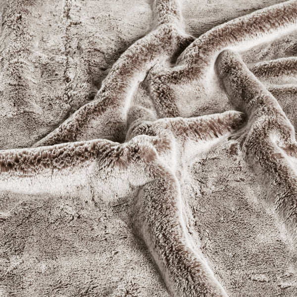 Deluxe Faux Fur Throw